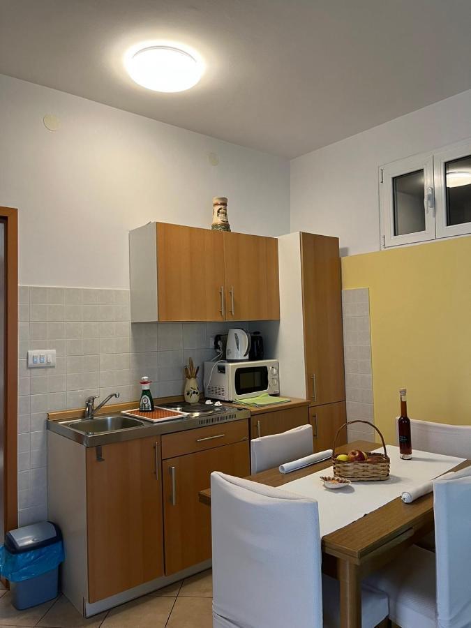 Gita Apartment Omisalj Bagian luar foto