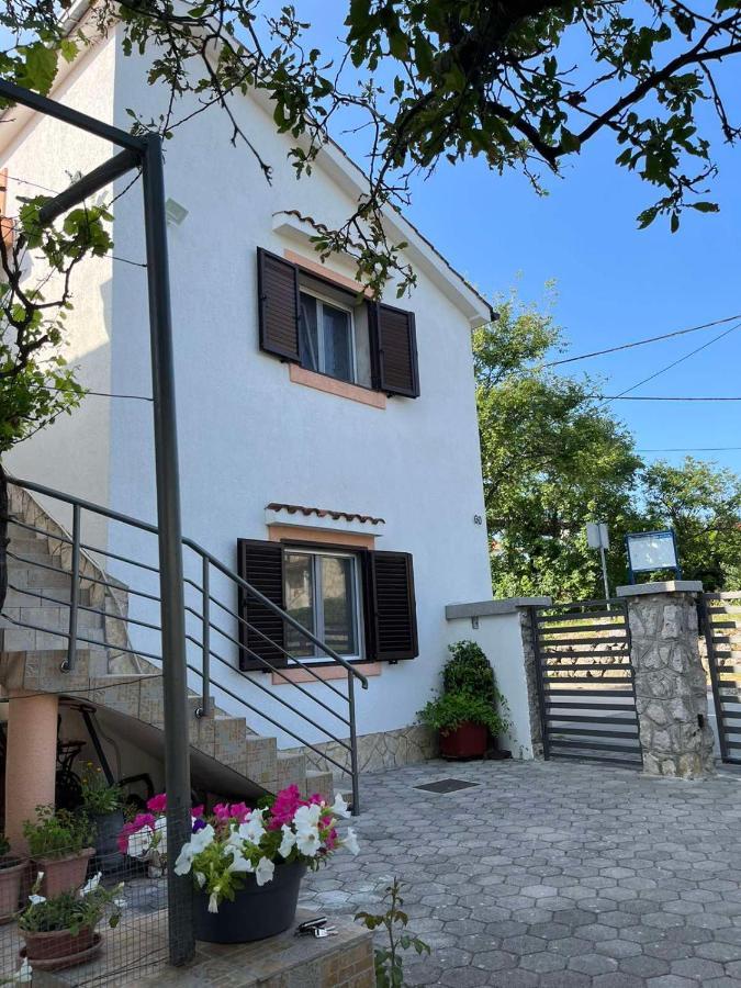 Gita Apartment Omisalj Bagian luar foto